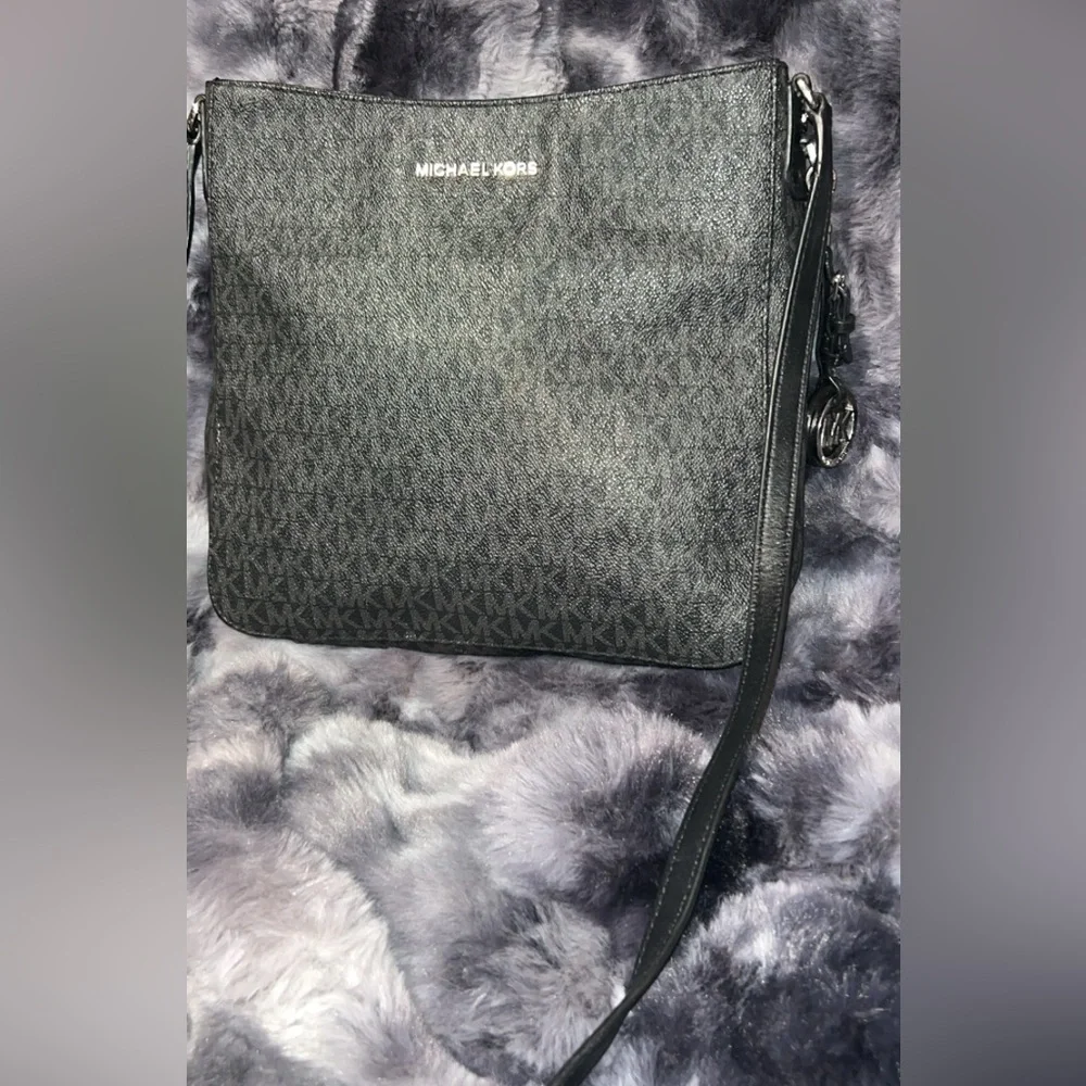 Michael kors Jet Set Travel Large Logo Messenger Bag w silver hardware